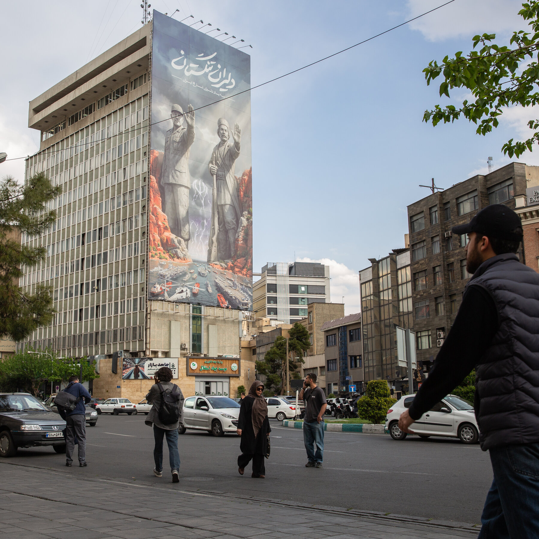 Pakistani Mediators Arrive in Iran to Keep Peace Talks Alive